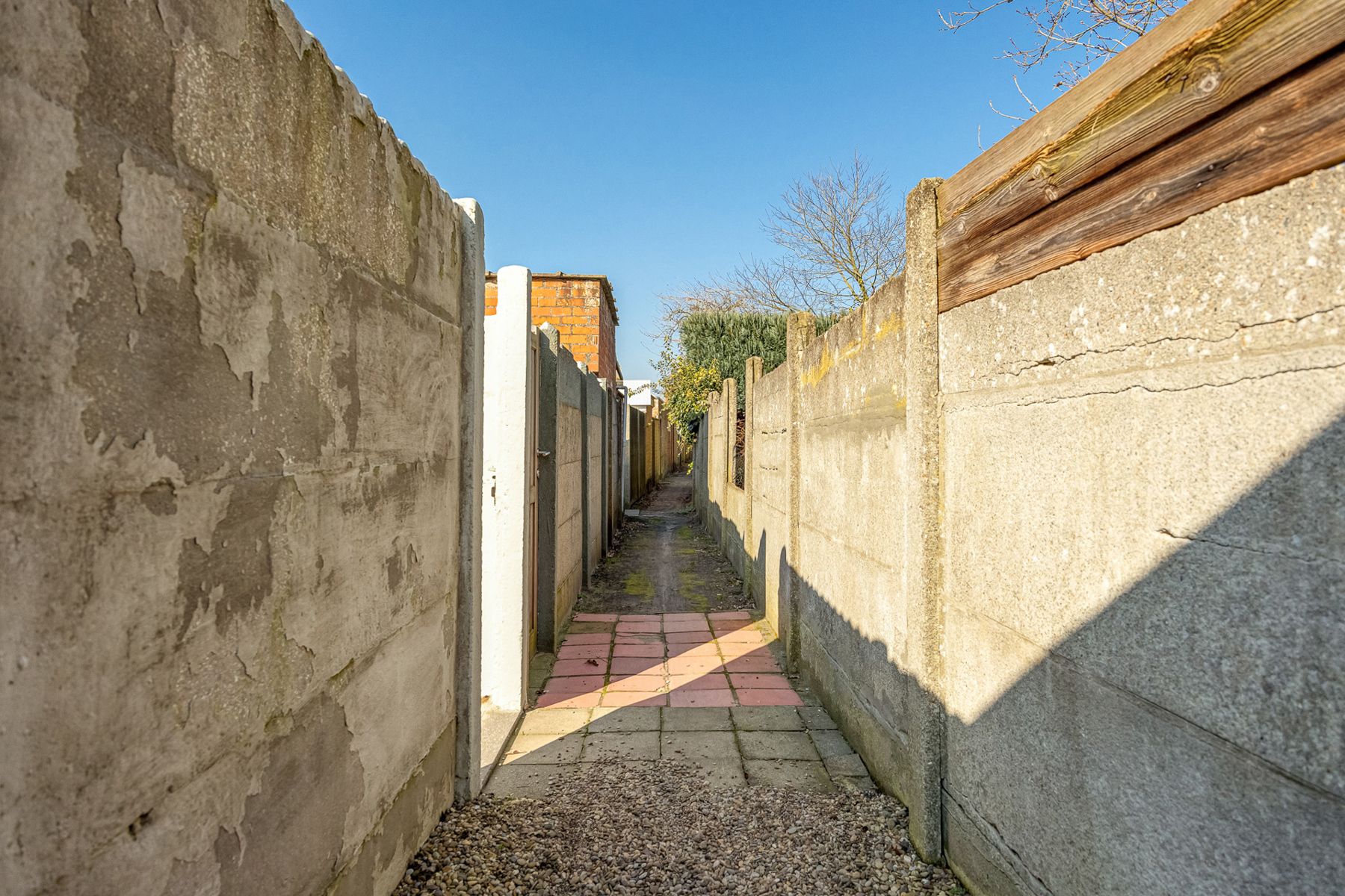 Goed onderhouden woning met stadskoer. foto 17