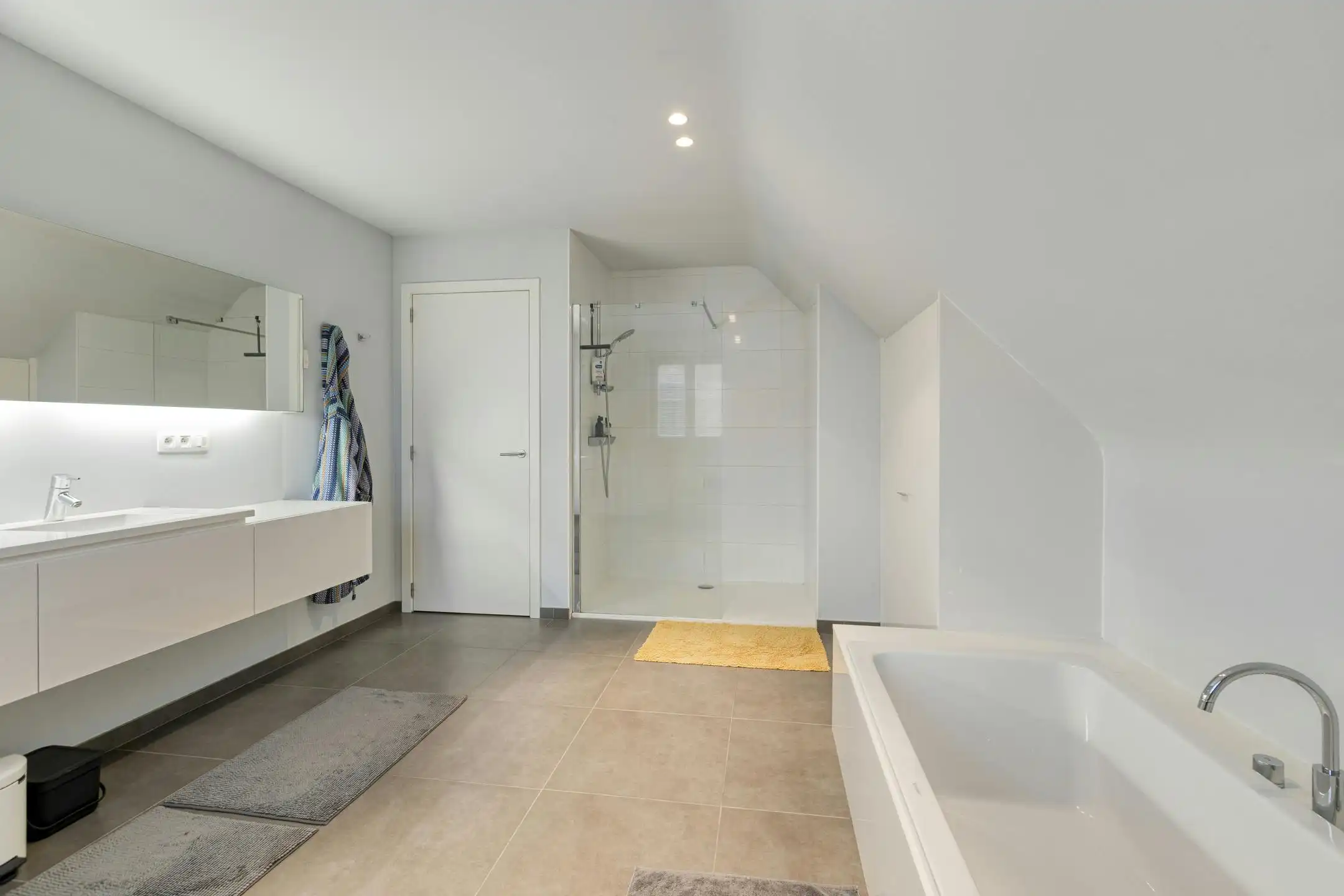 Recent, vrijstaand huis te koop in Turnhout grens Kasterlee foto 11