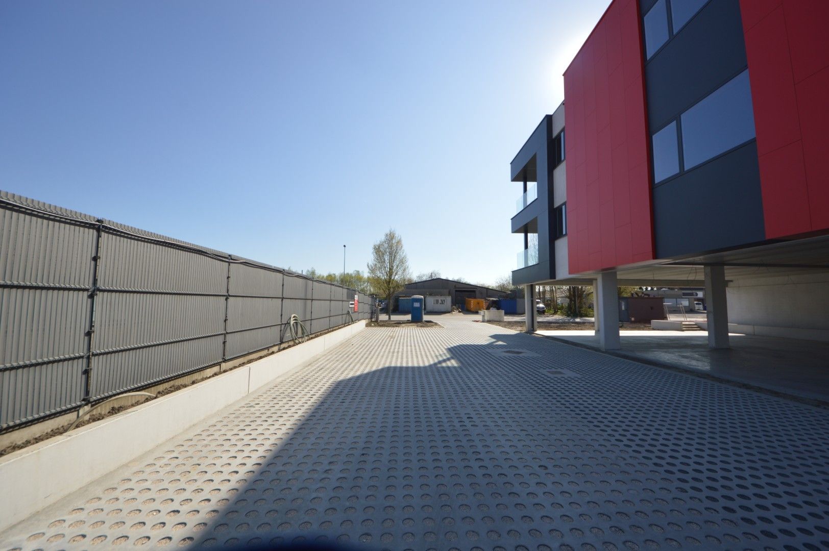 NIEUWBOUWKANTOREN MET PARKING NABIJ E40 foto 4