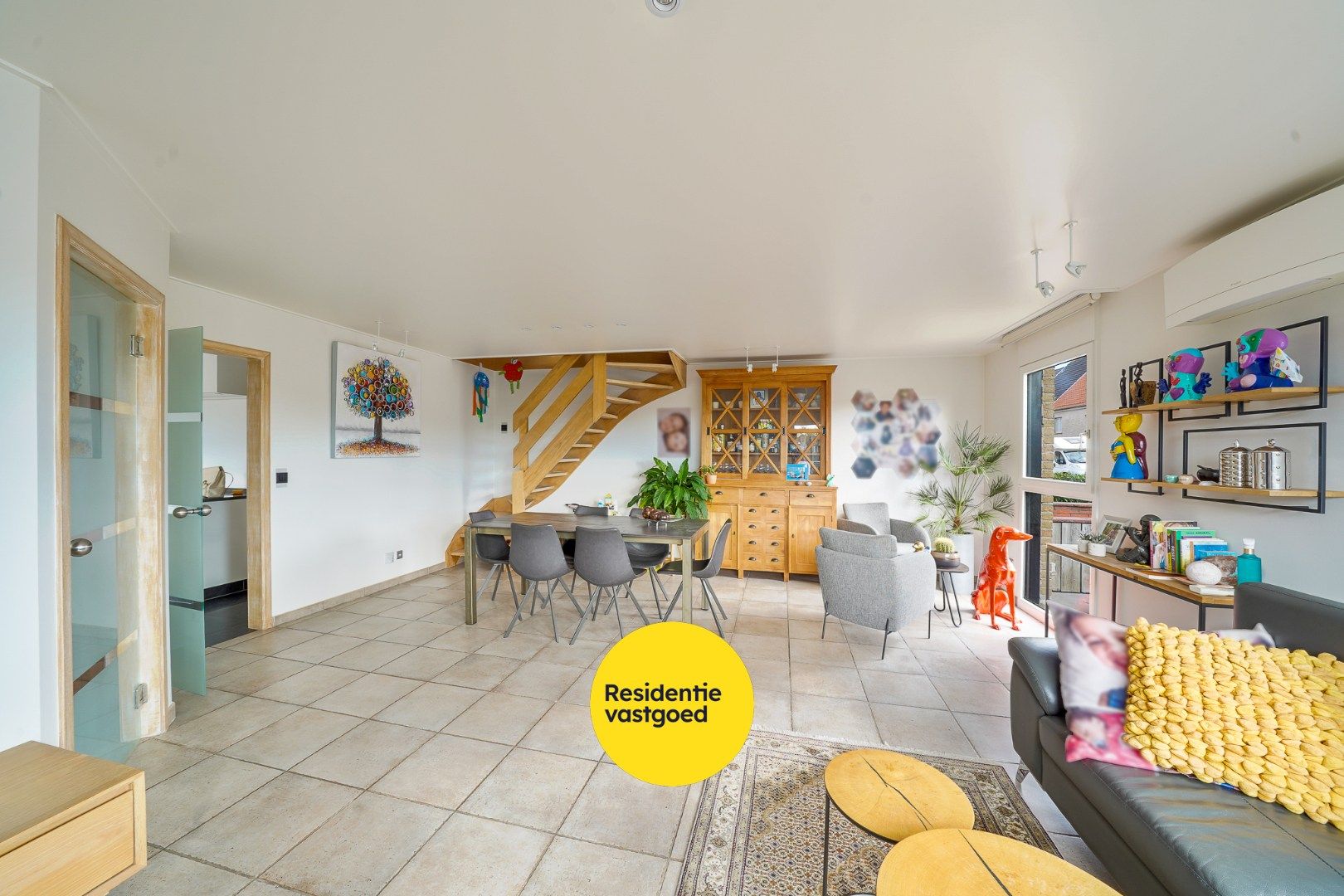 Instapklare halfopen woning met zonnige tuin, aparte garage en tuinhuis foto 7