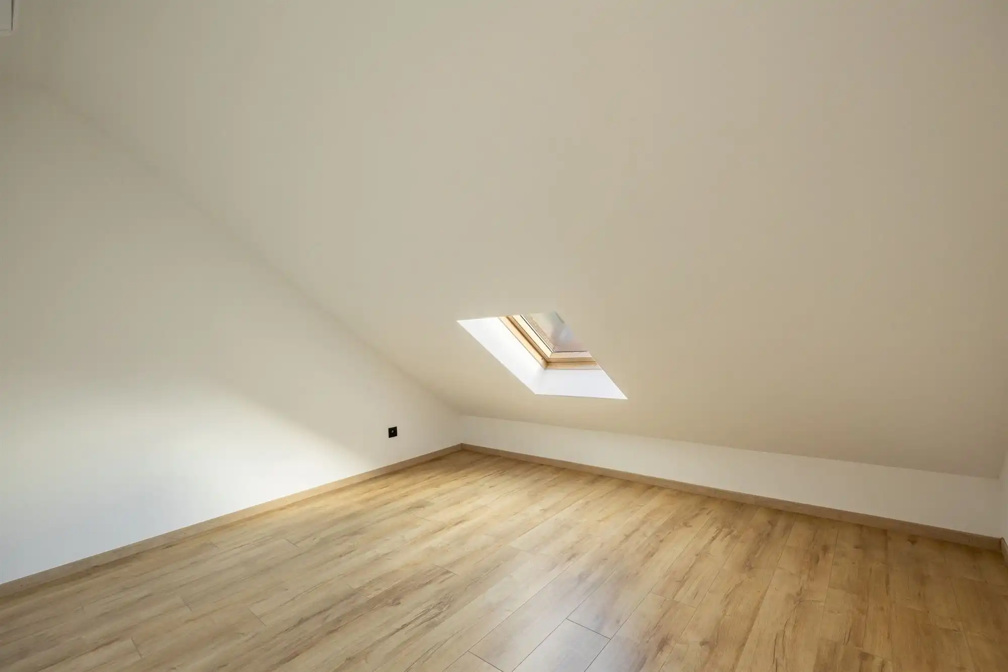Gerenoveerde woning met drie slaapkamers en tuin foto 21