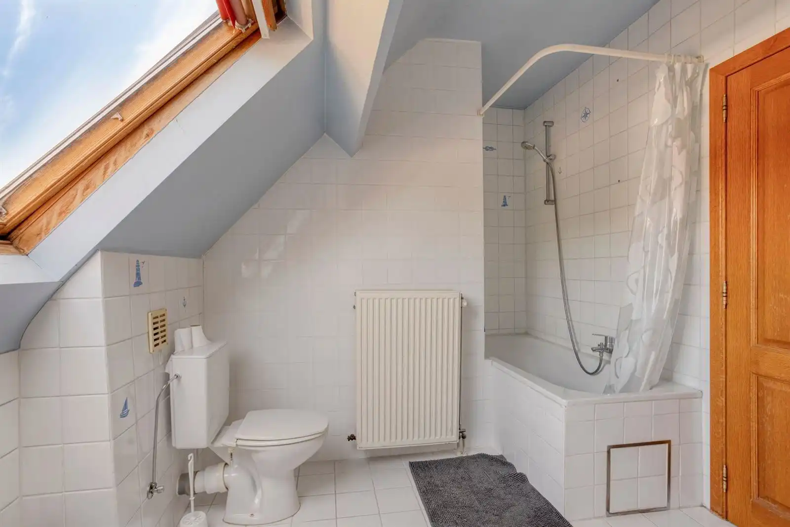 Ruime woning met 5 slaapkamers,tuin en garage foto 32