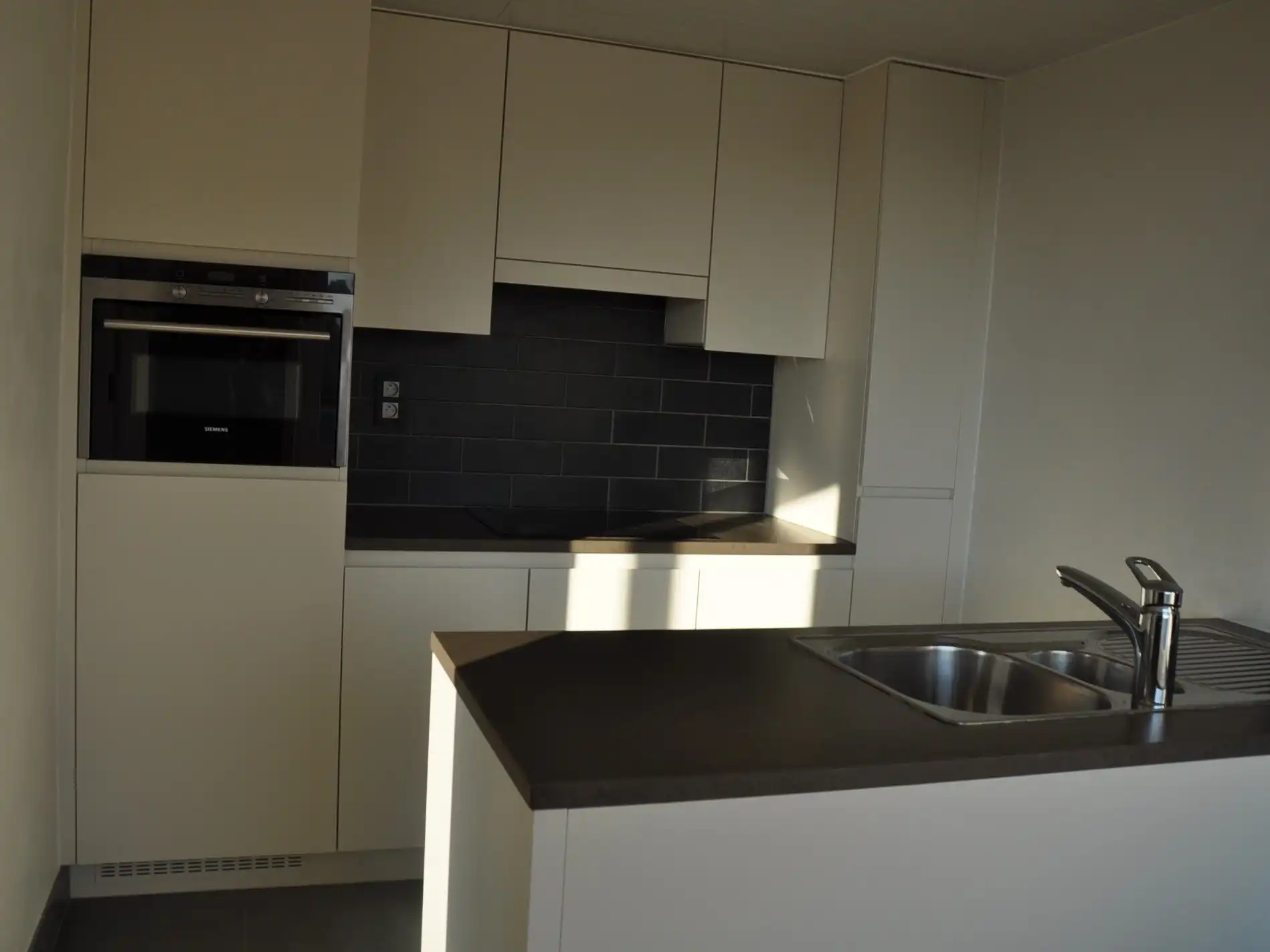 Appartement met 2 slaapkamers, terras en staanplaats foto 2