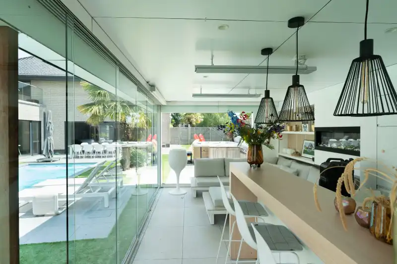 Magazijn met villa te huur foto 10