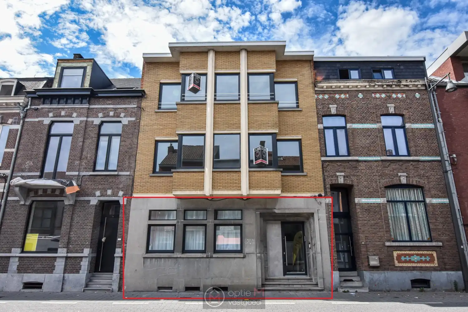 RUIM GELIJKVLOERS APPARTEMENT MET 2 SLPKS EN TUIN MET TERRAS. foto {{pictureIndex}}