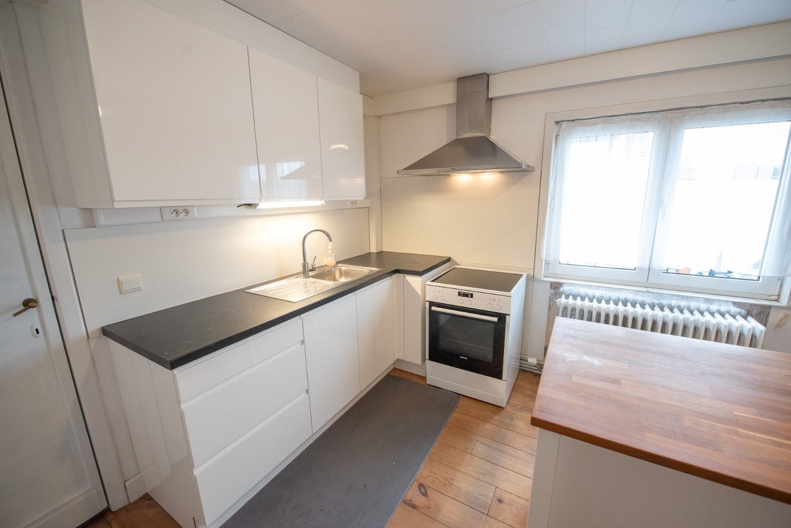 Gerenoveerd woning te huur in het centrum van Waregem! foto 7