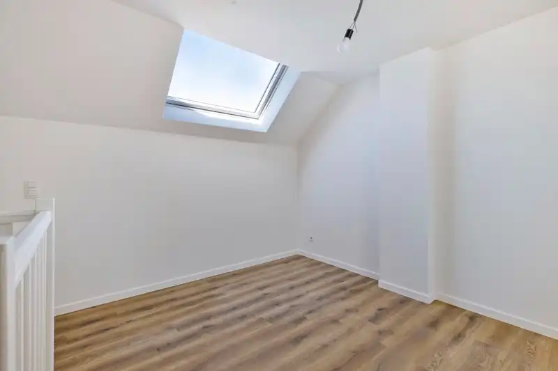 Volledig gerenoveerd, 1 slaapkamer appartement  met terras en parkeerplaats TE KOOP in Beveren-Leie! foto 17