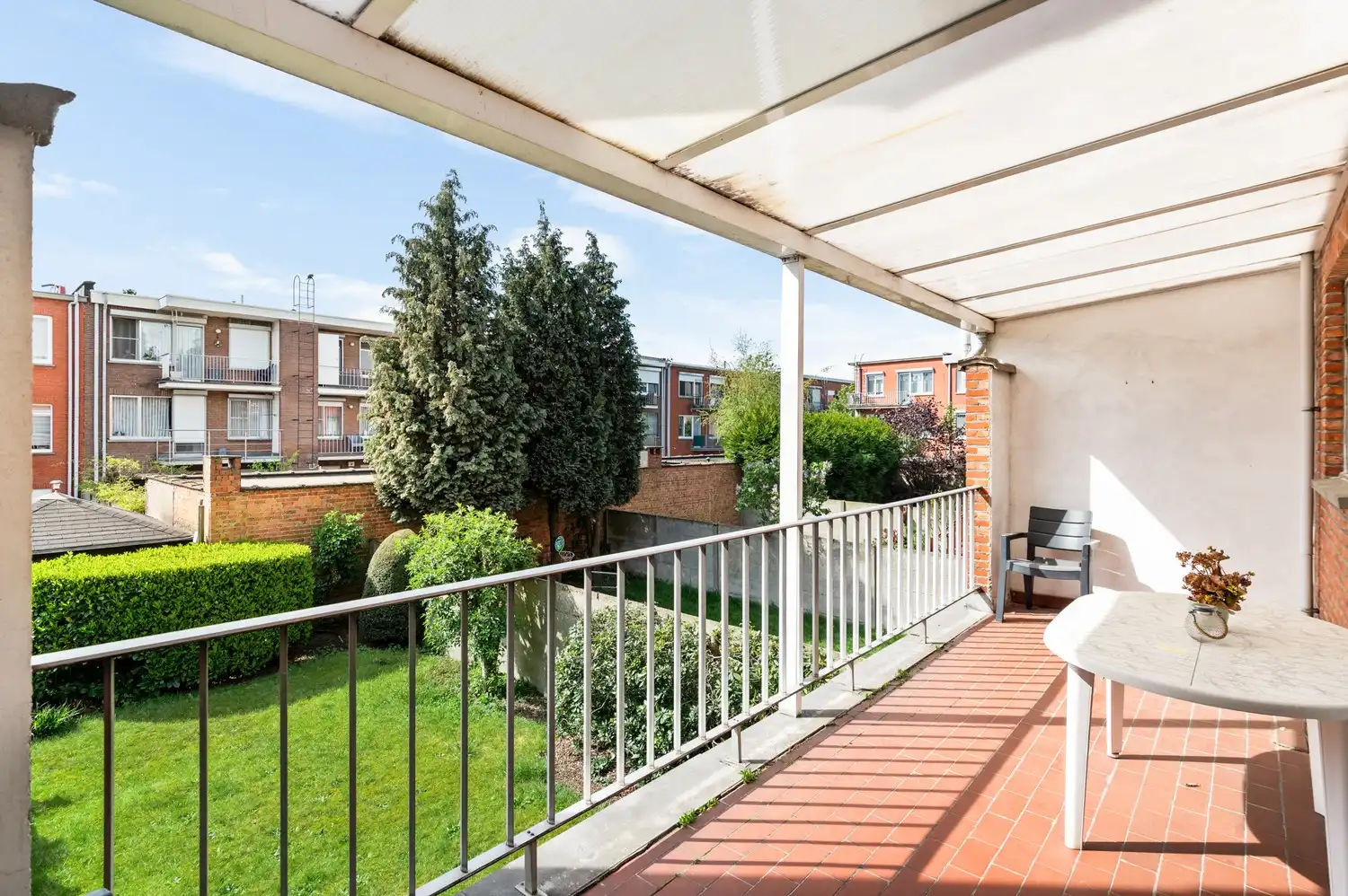 Charmante bel-etage met 4 slaapkamers, tuin en garage met oprit in Deurne! foto 9