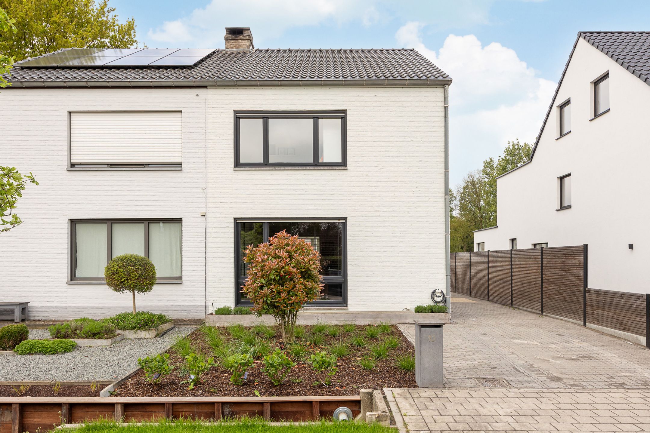 Instapklare gezinswoning nabij centrum Oostmalle foto {{pictureIndex}}