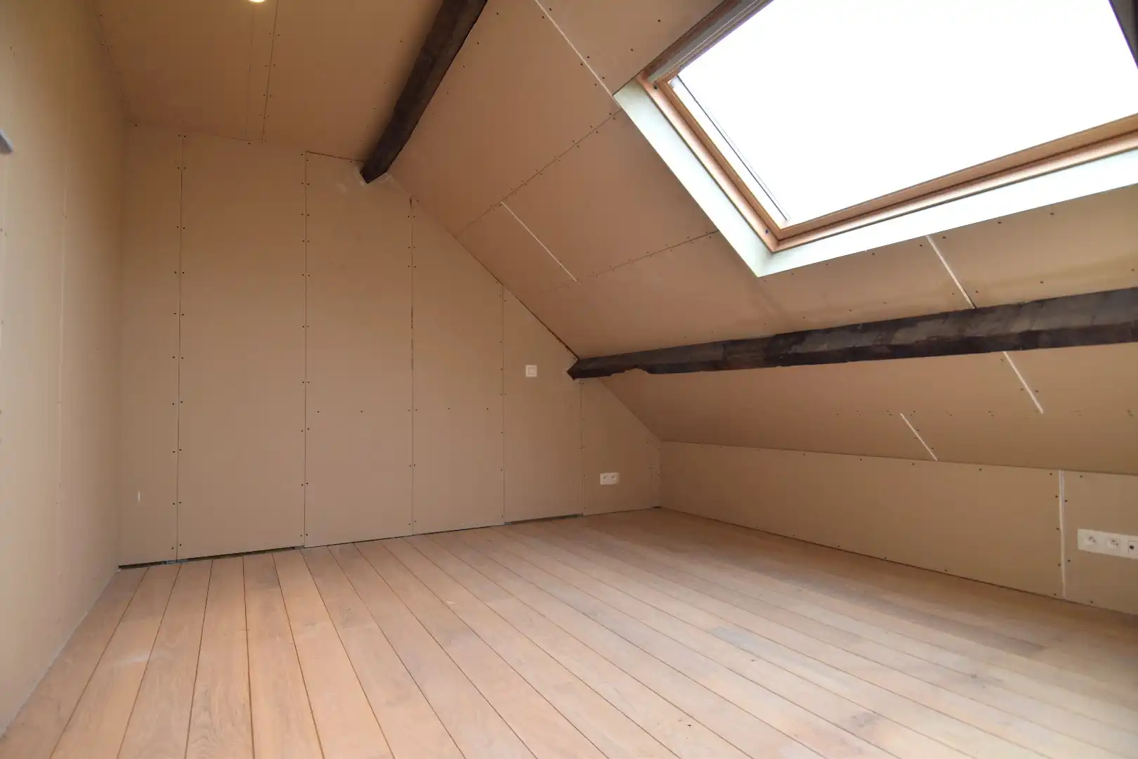 Vernieuwde HOB met 3 slaapkamers, bureel, zonnige tuin en garage te koop in Bellegem foto 14