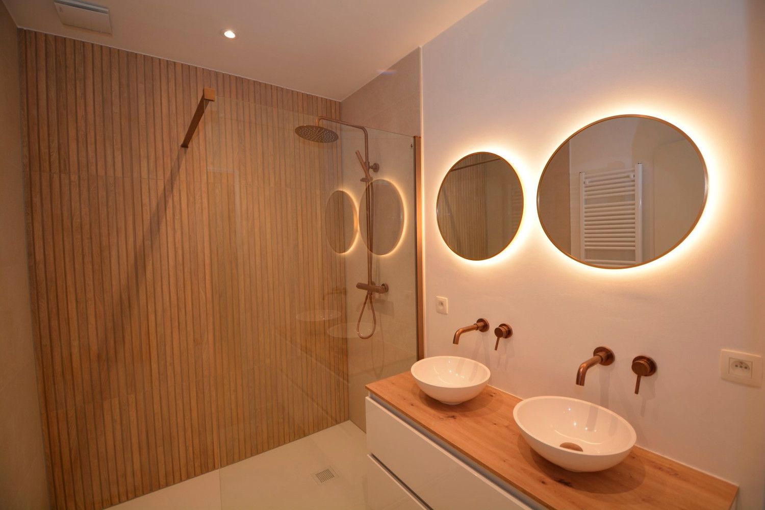 GERENOVEERD APP. MET 2 SLK EN ZUID-TERRAS! foto 8