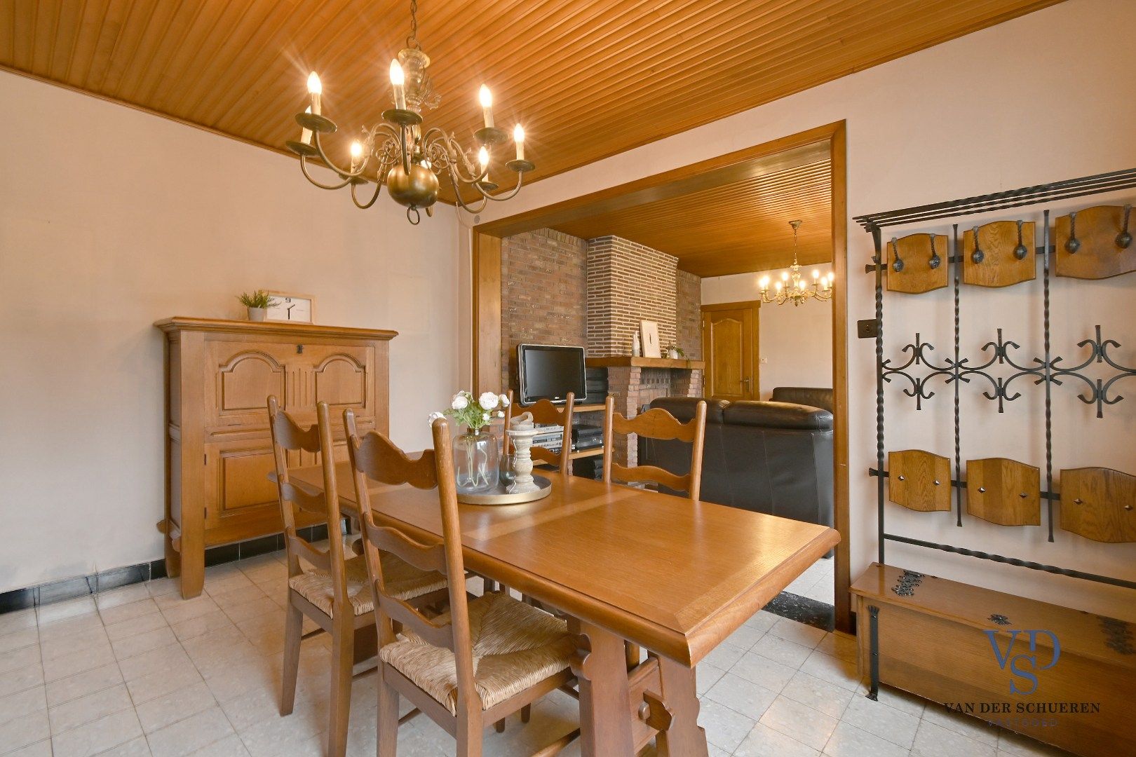 Te renoveren woning met uniek uitzicht op de omliggende akkers foto 6