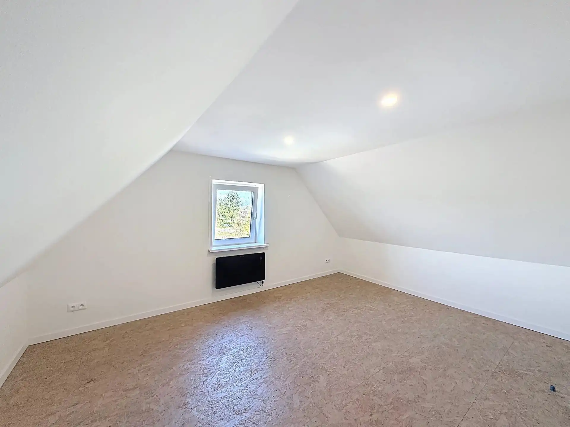 Zeer ruime en verzorgde woning met 5 slaapkamers en 2 badkamers op een groot perceel foto 31