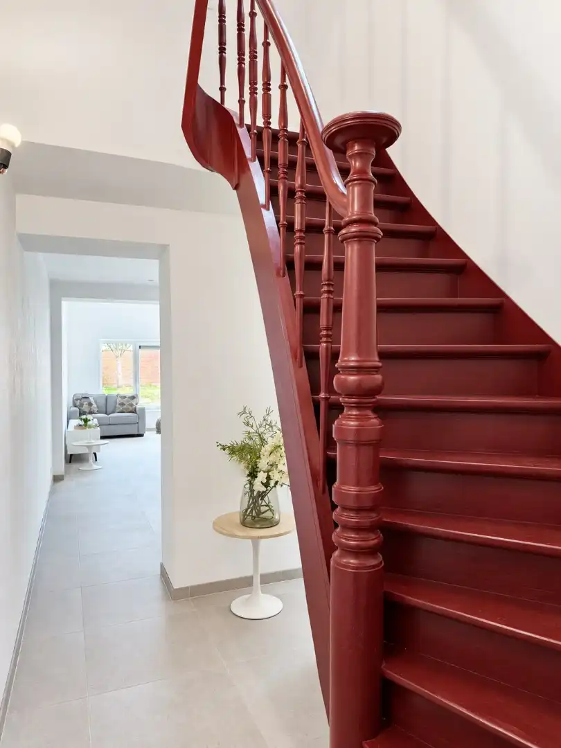 Grote vernieuwde woning met 4 kamers, uitweg en veel ruimte foto 4