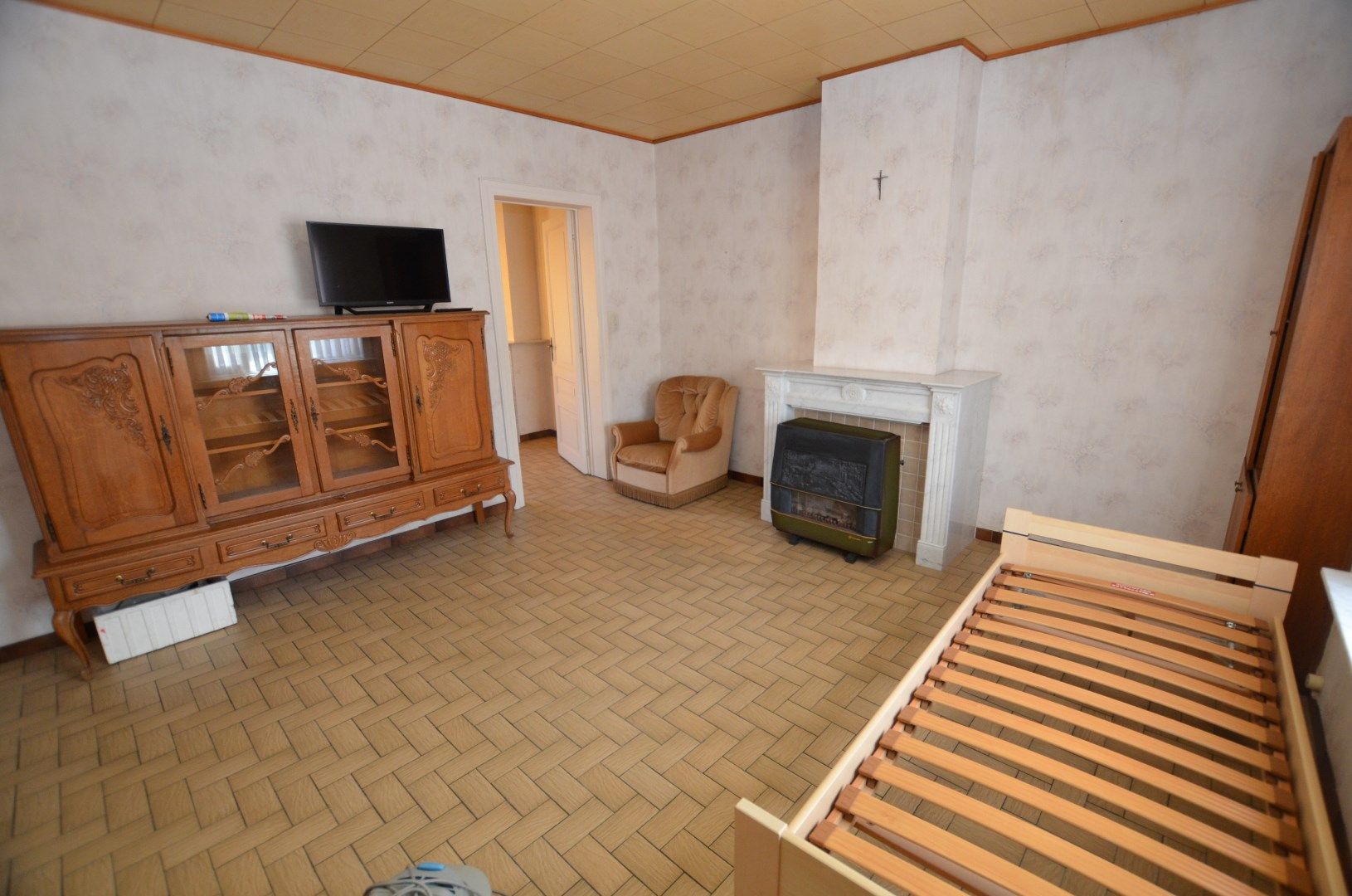 Te renoveren ruim woonhuis  foto 4