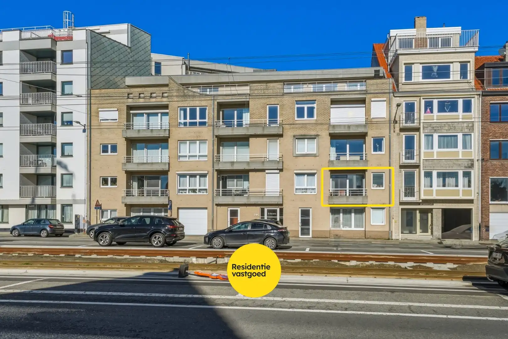 Instapklaar 3- slaapkamerappartement op toplocatie aan het strand! foto 18