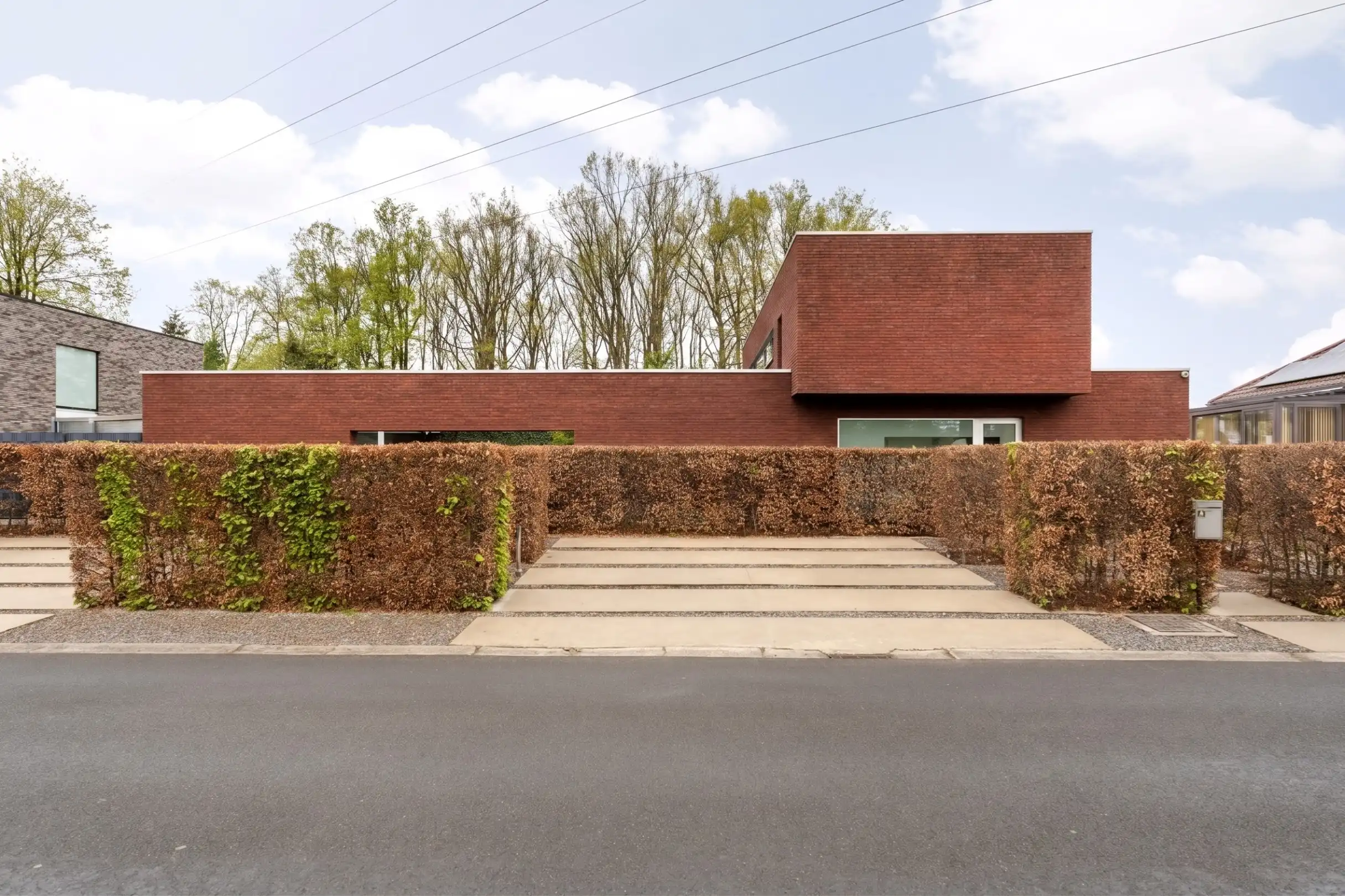 Werken, wonen en genieten in luxevilla met zwembad, poolhouse en magazijn in Koersel foto {{pictureIndex}}