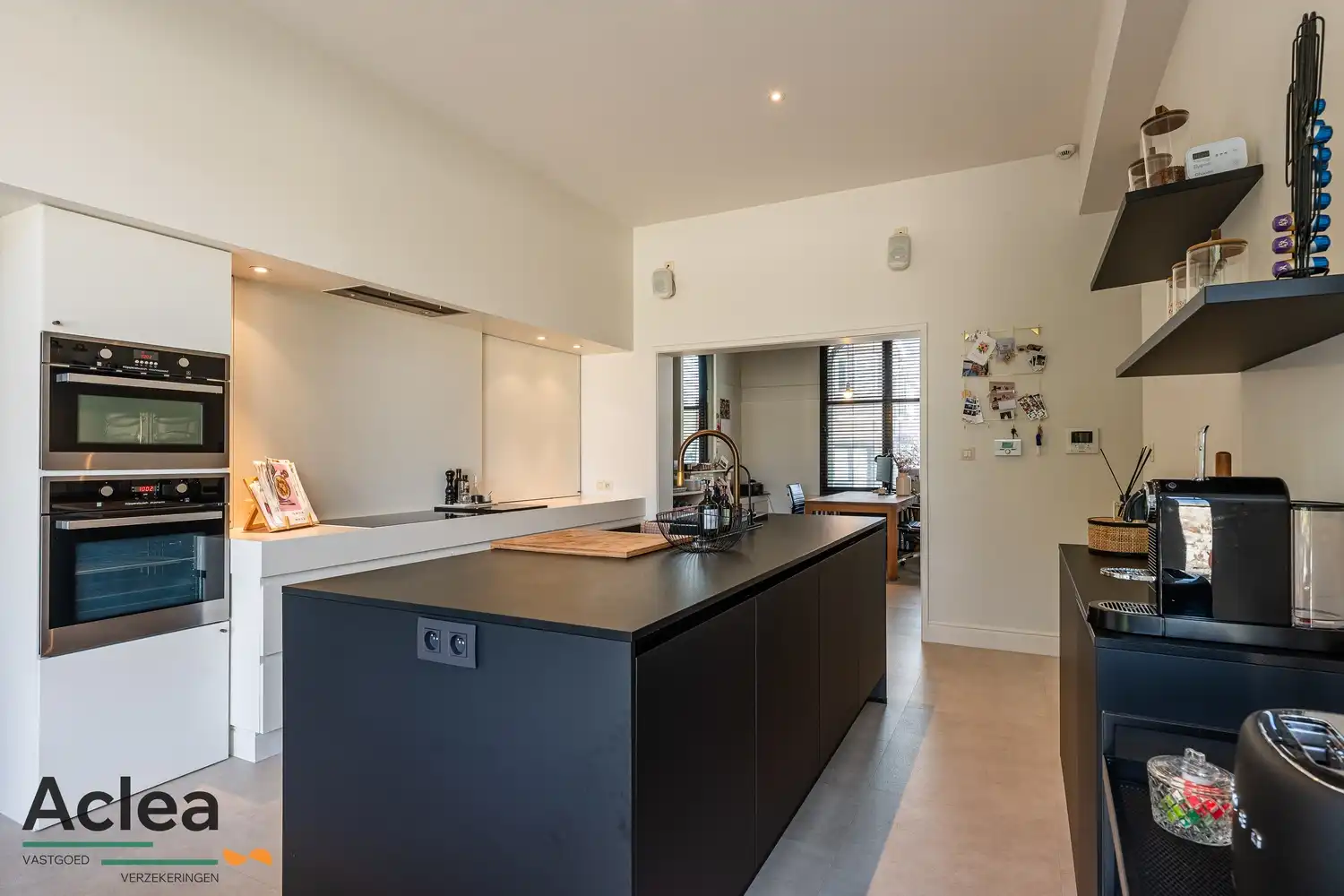 Statige herenwoning met authentieke grandeur aan het Plein in Kaprijke foto 9
