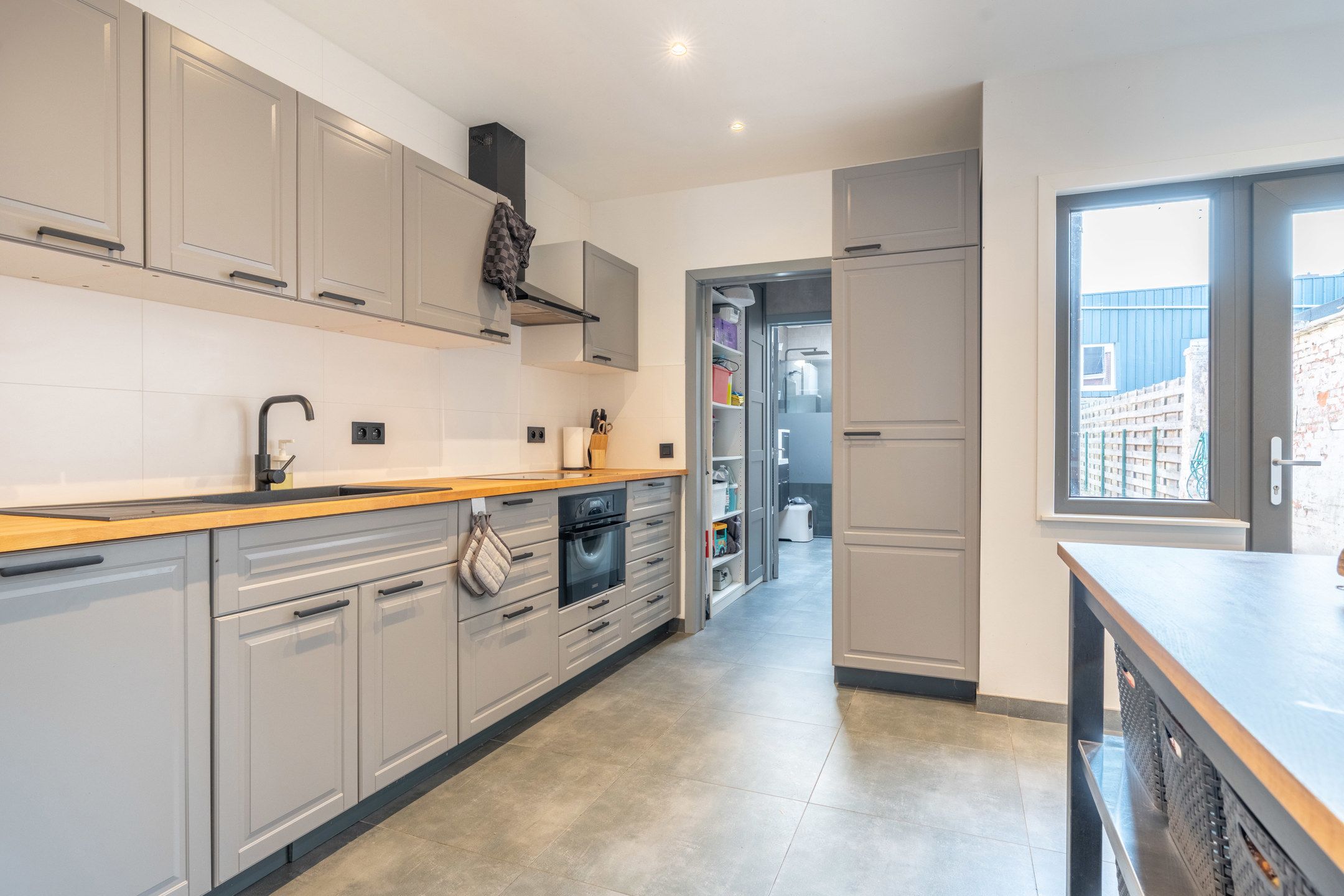 Recent gerenoveerde woning (2023) met 2 slaapkamers en gezellige stadstuin. foto 10