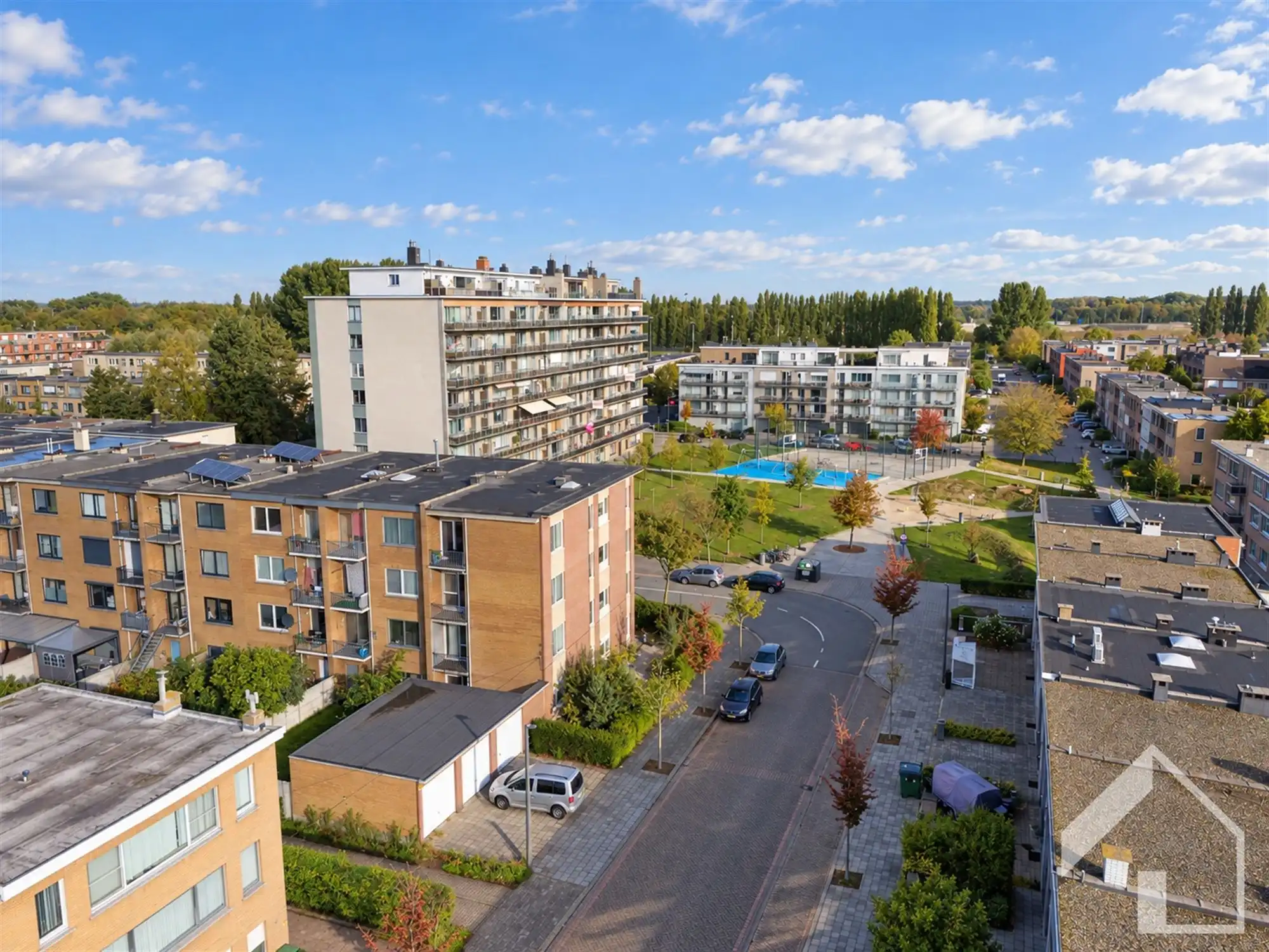 Lichtrijk hoekappartement met 2 slaapkamers, terras en garage met oprit foto 18