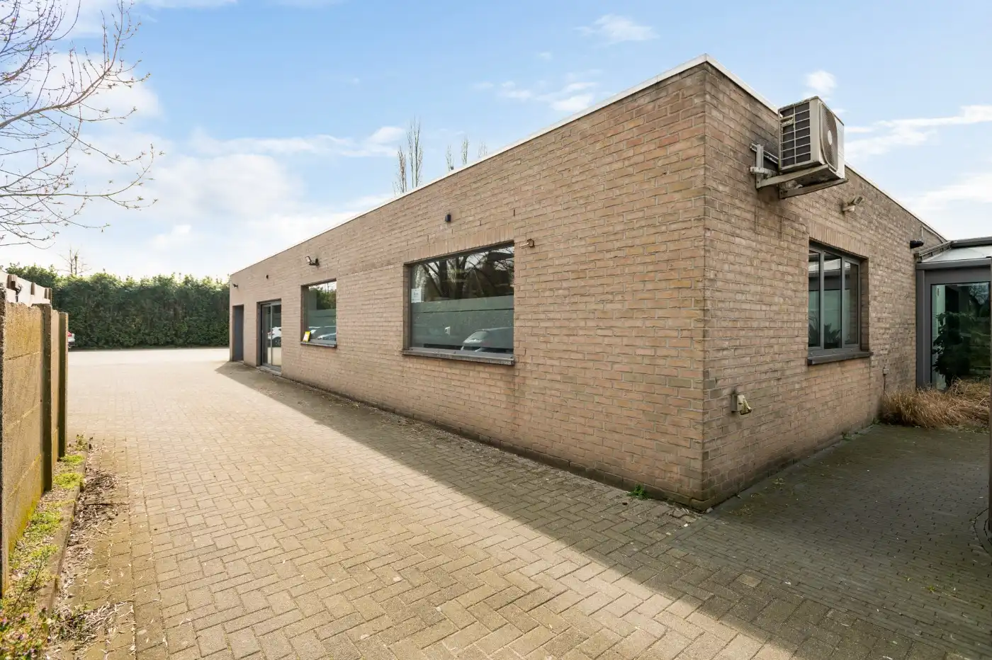 Ruime, volledig ingerichte kantoorruimte van 200 m² in hartje Stabroek foto 13