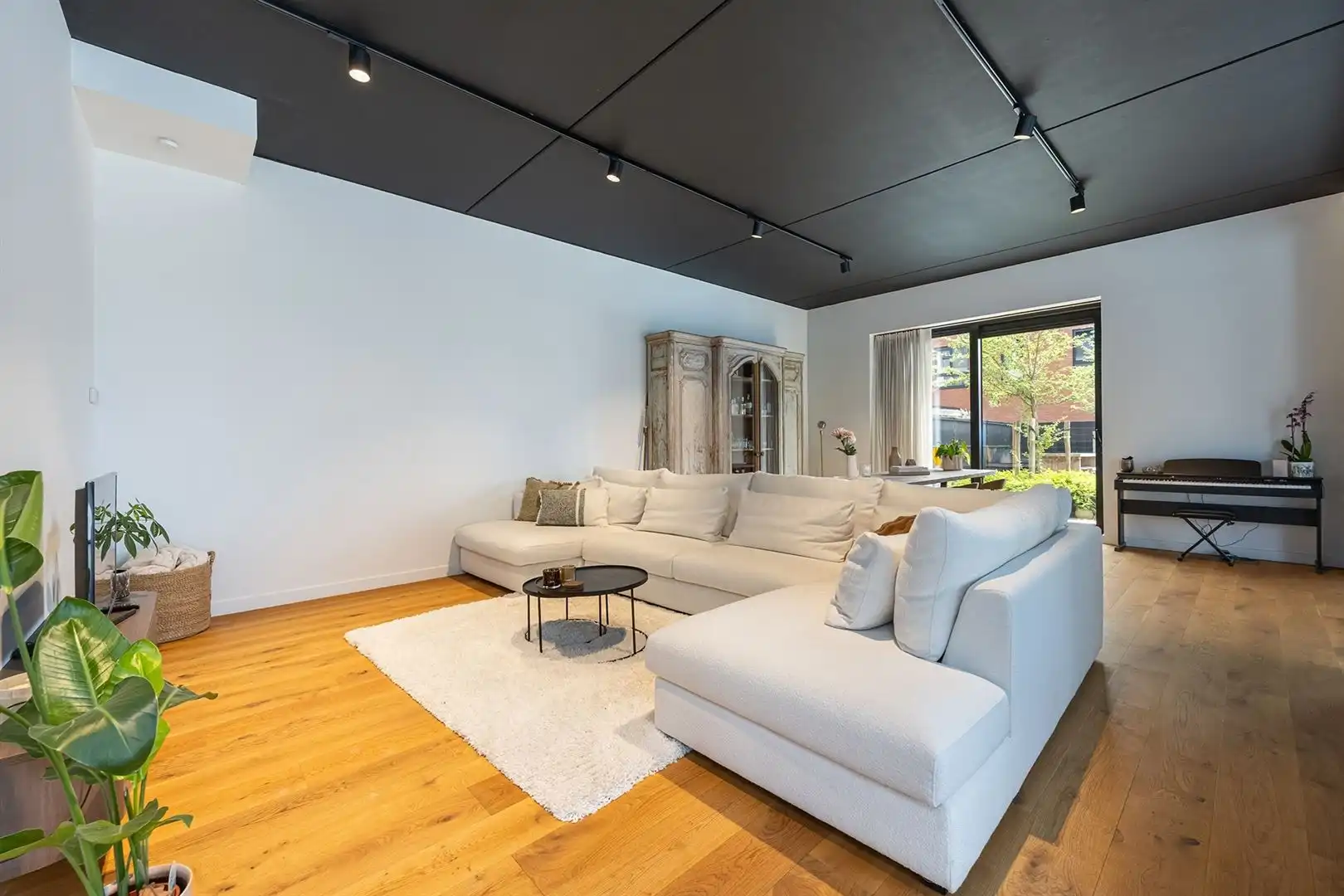 Ruime Loft met 3 kamers en tuintje foto 7