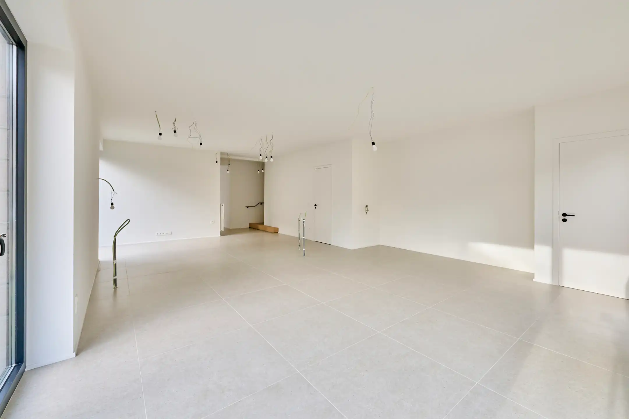 Ruime woning met 4  slaapkamers en 2 badkamers, en bijkomend kantoor of 5de slaapkamer foto 10