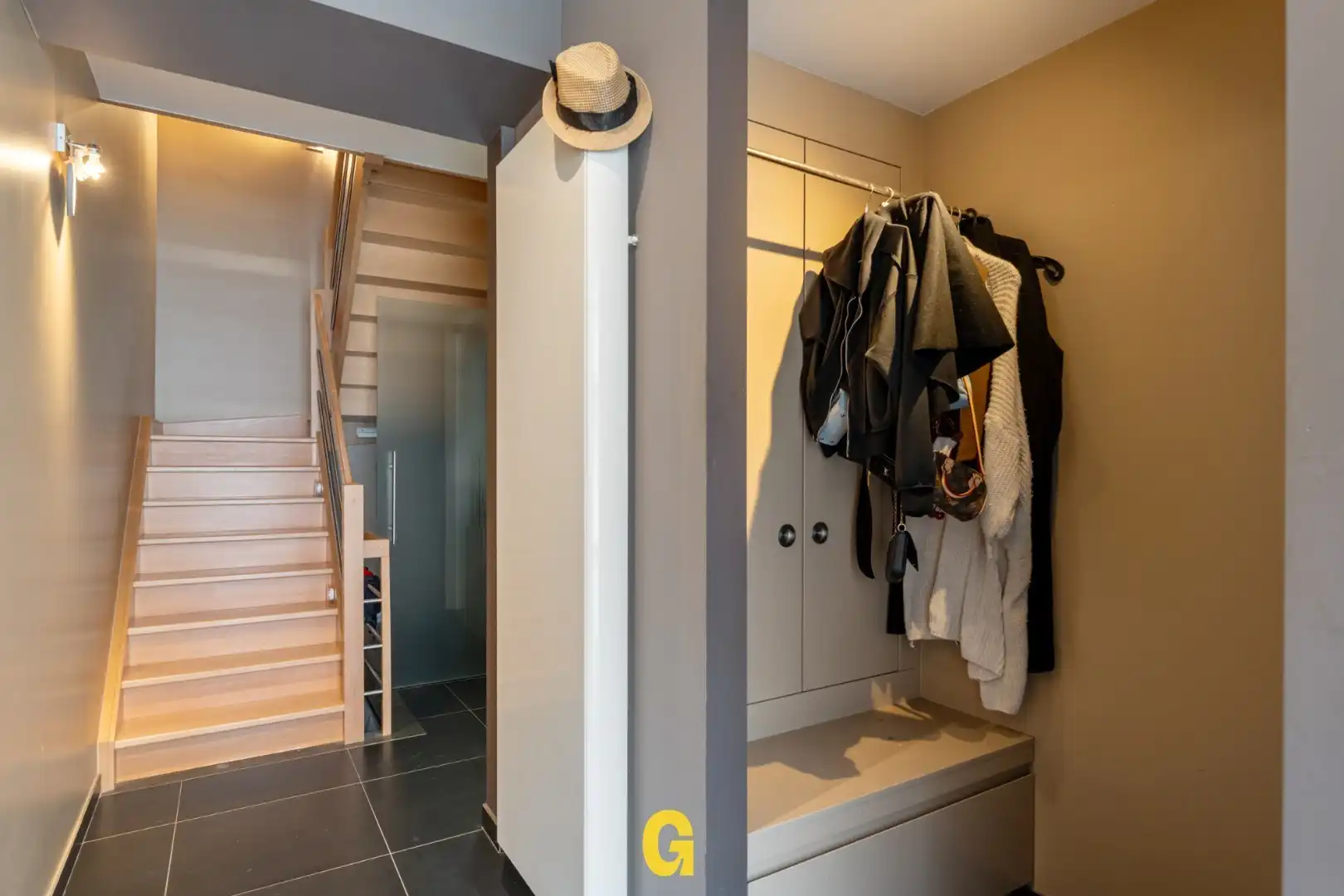 Knap afgewerkt triplex appartement met 4 slaapkamers, 2 badkamers en standplaats met ruime kelderberging  foto 6