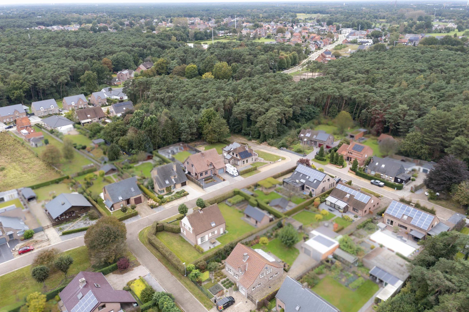 Zeer ruime A label villa met 5 slaapkamers en 2 badkamers met vergund bijgebouw van 40m² op wandelafstand van het centrum. foto 7