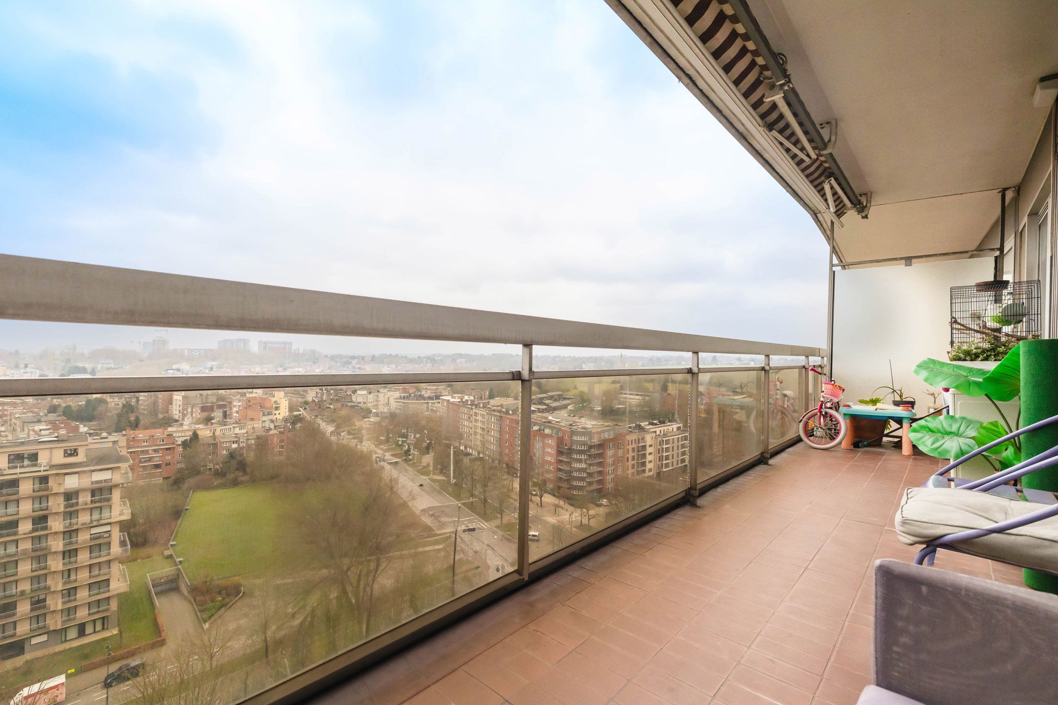 Ruim appartement van ± 100m² met 2 slaapkamers foto 3