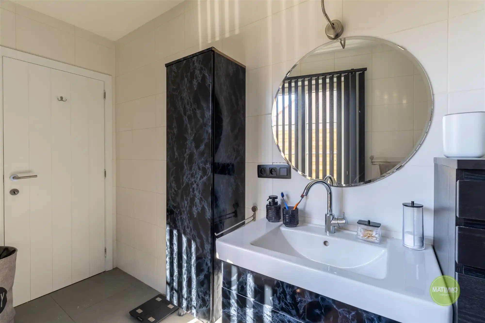 Instapklaar gelijkvloers appartement met autostaanplaats  foto 9