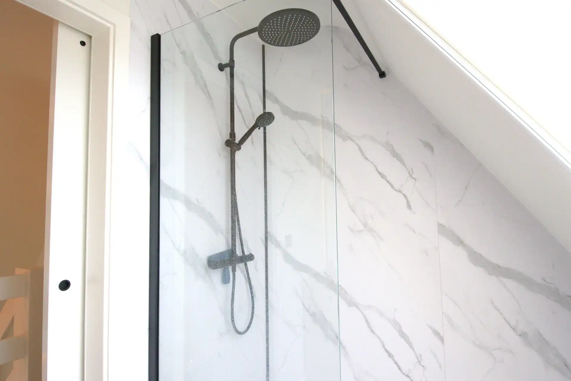 Instapklaar duplexappartement met 3 slaapkamers (105m²) foto 14