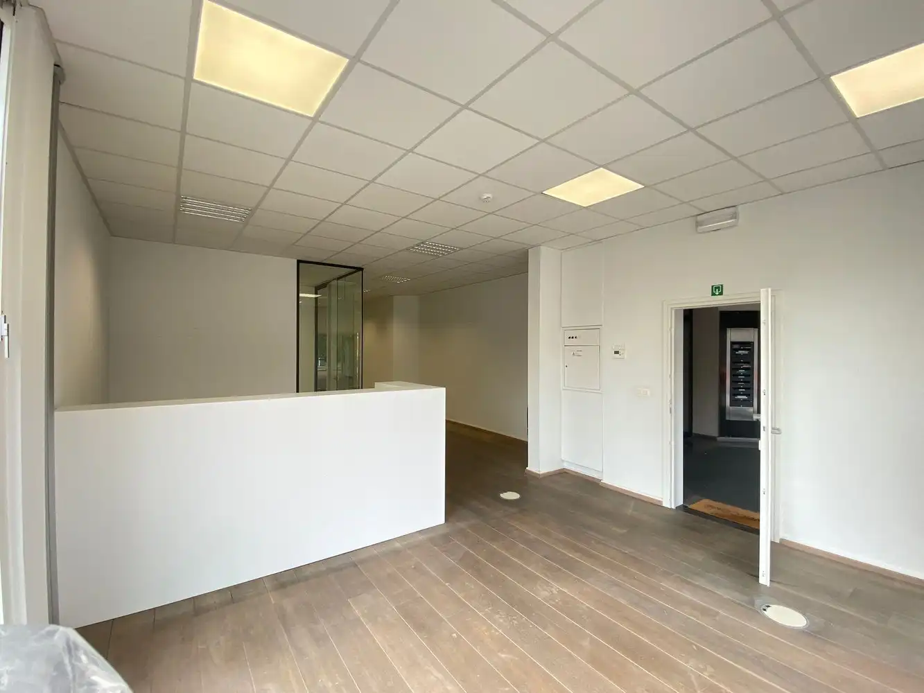 255m² kantoor/showroom foto 5
