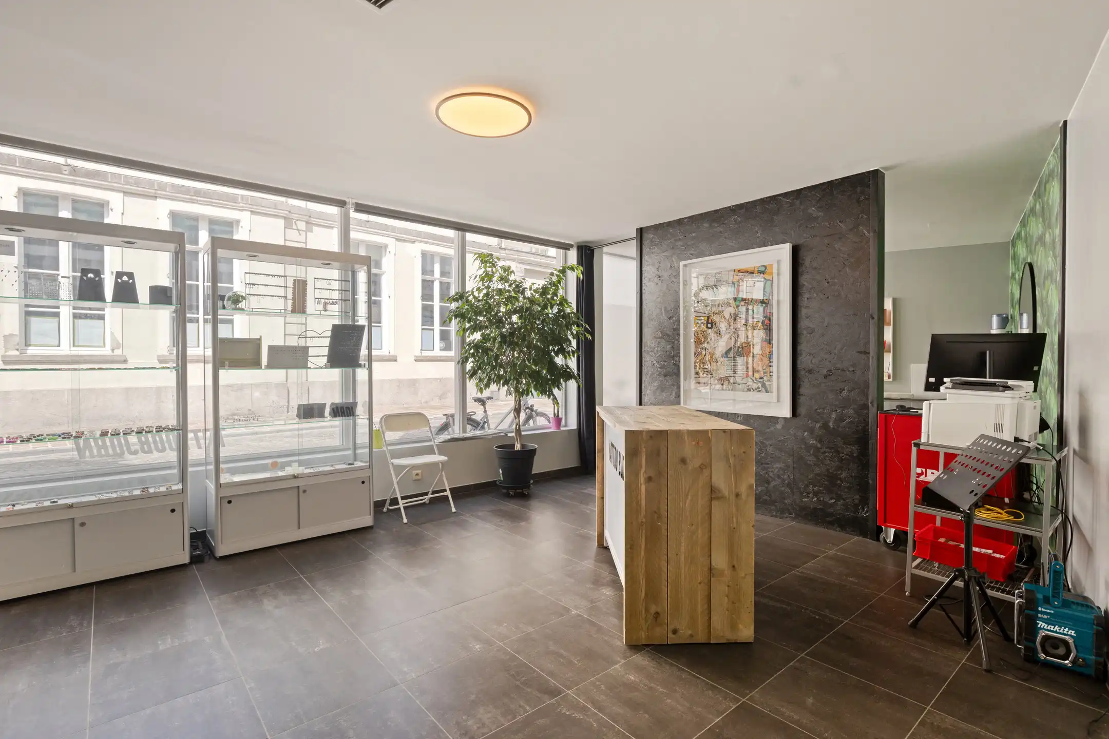Instapklaar handelshuis op toplocatie in Brugge foto 7