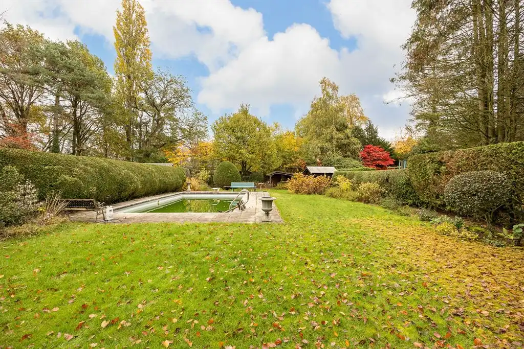 Te renoveren charmante villa met zwembad foto 15