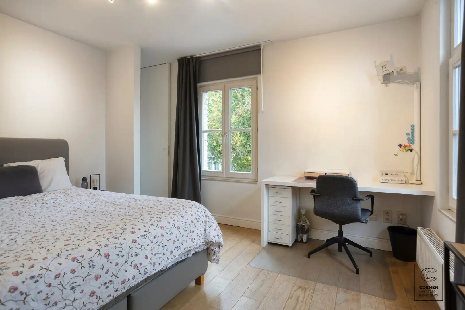 Prachtige woning met een bew. opp. van 302 m², 6 slpk, 3 bk en prachtige tuin met zwembad  foto 16