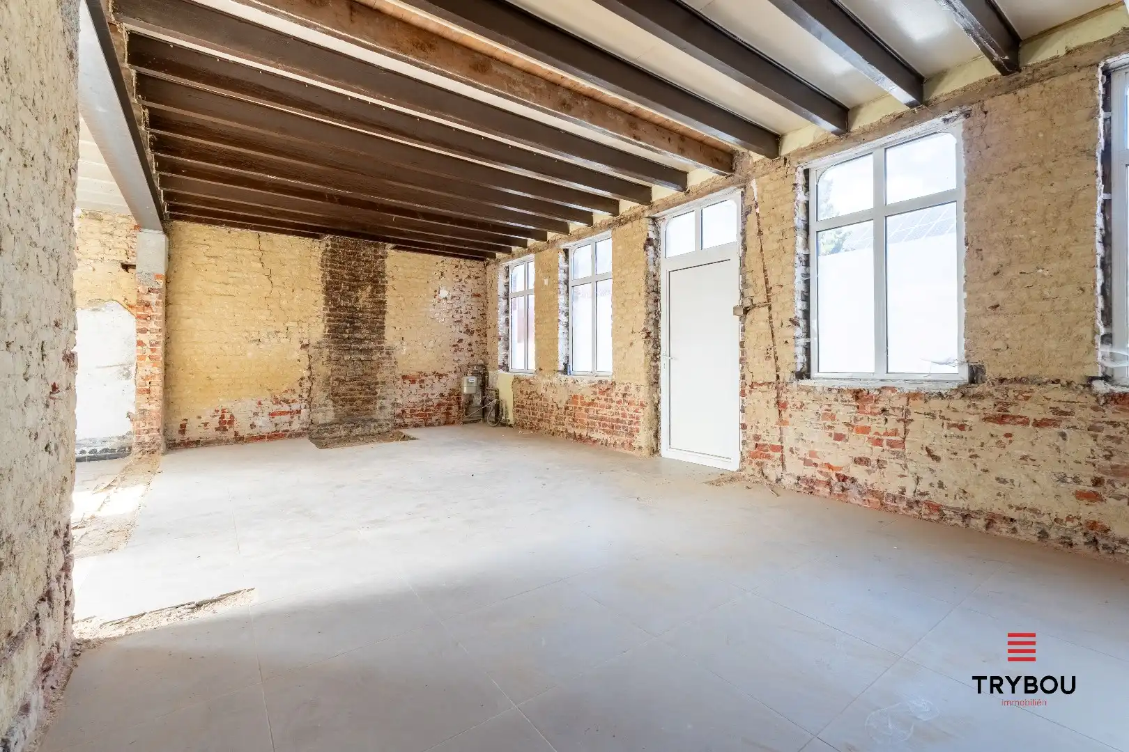 Te renoveren alleenstaande woning op een ruim perceel van 896m² in Houthulst foto 5