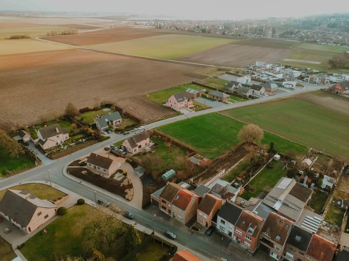Woning in het centrum met loods of magazijn foto 3