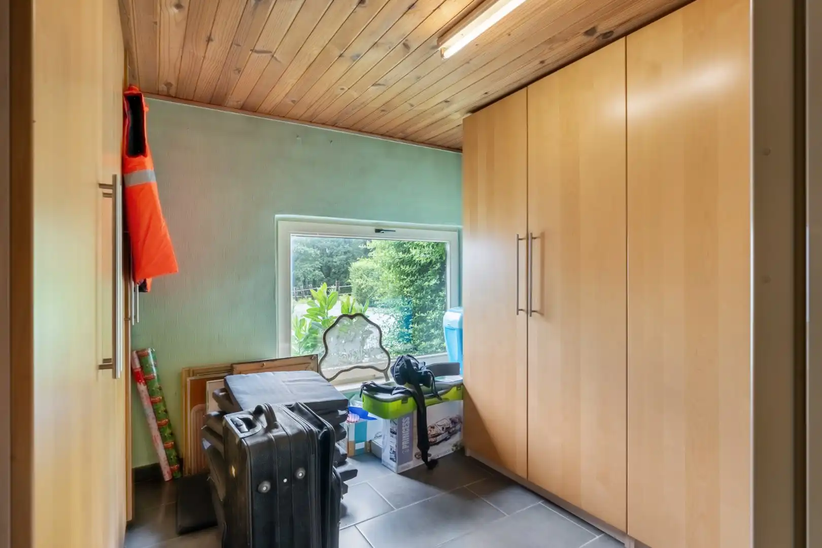 Uniek gelegen woning aan de bosrand op een perceel van 36a67ca waarvan 22a82ca geschikt is als paardenweide! foto 23