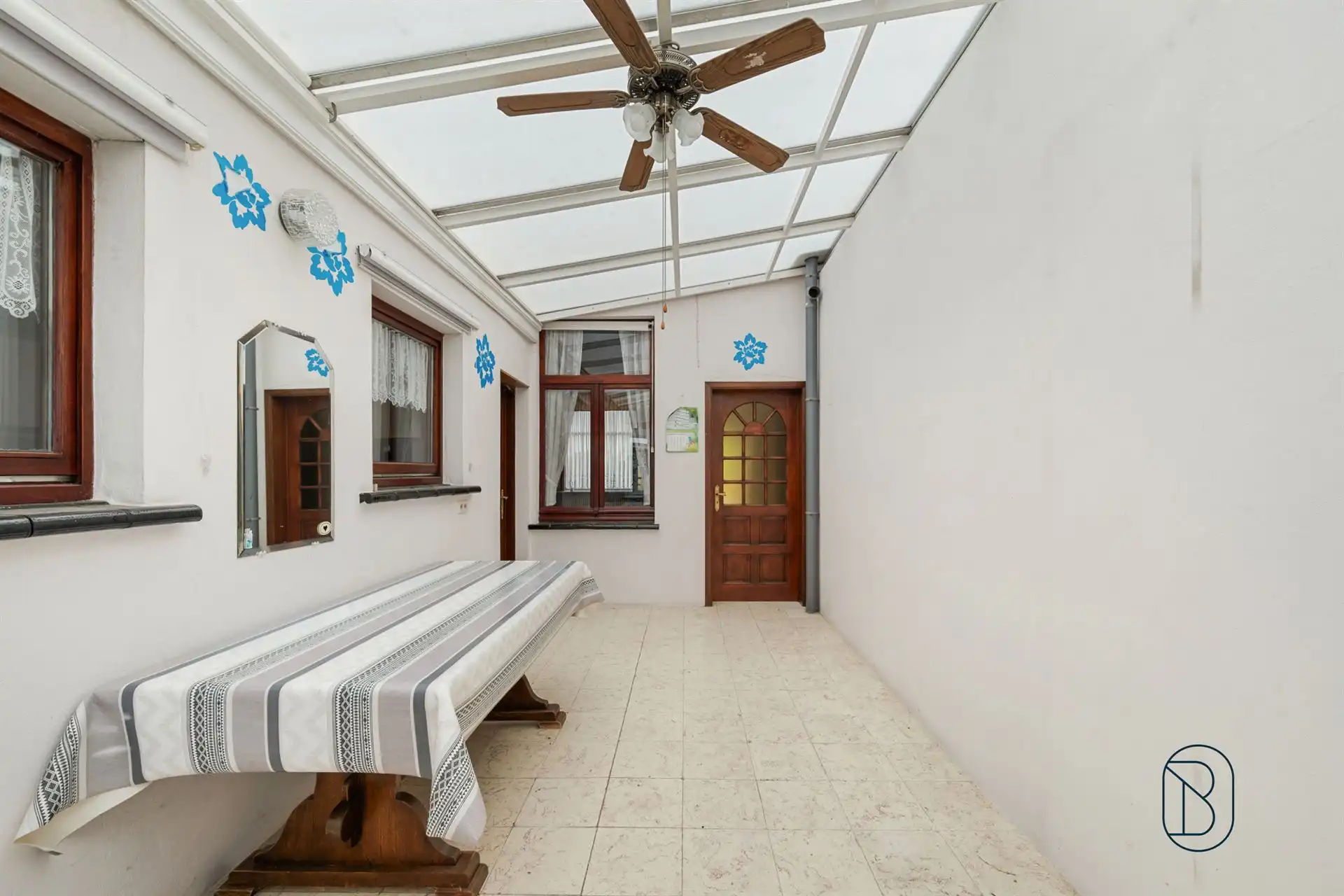 Te renoveren rijwoning met veel potentieel foto 10