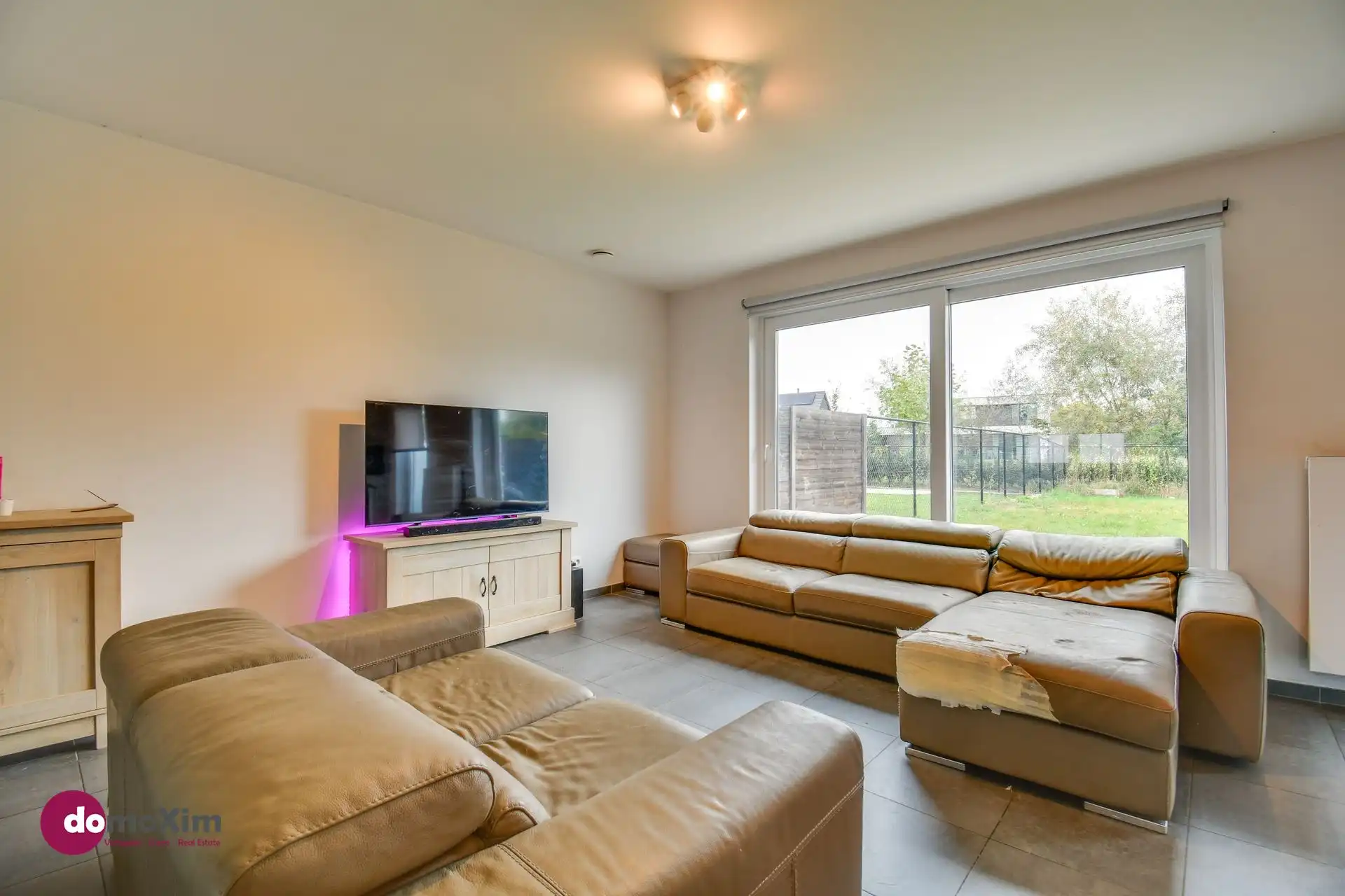 Stijlvolle en energiezuinige woning met 4 slaapkamers in een rustige woonwijk foto 3