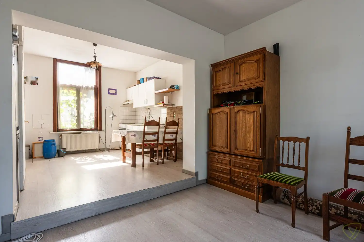 Te renoveren woning met veel potentieel foto 4