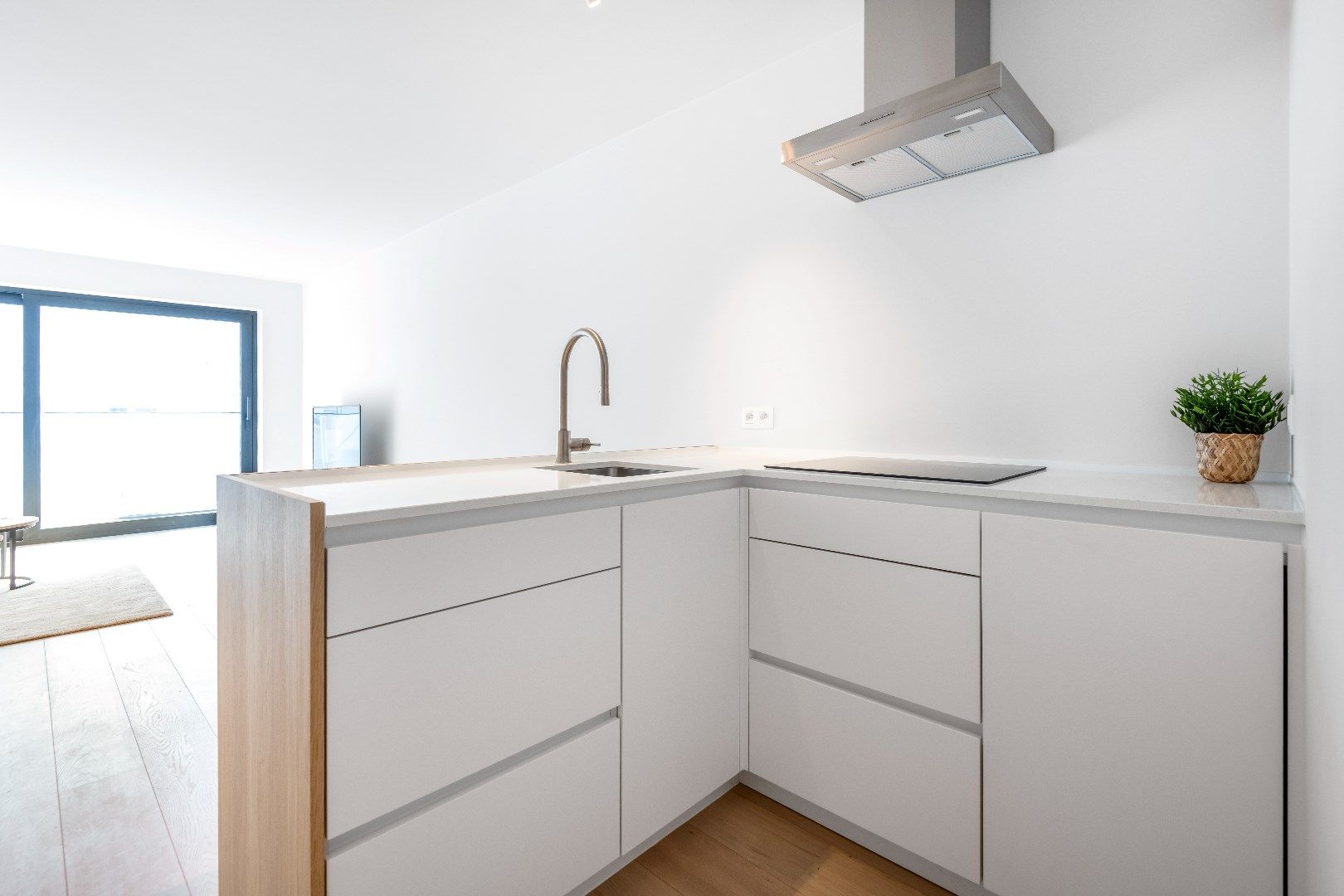 Gerenoveerde studio appartement met slaaphoek op een steenworp van de Zeedijk foto 10