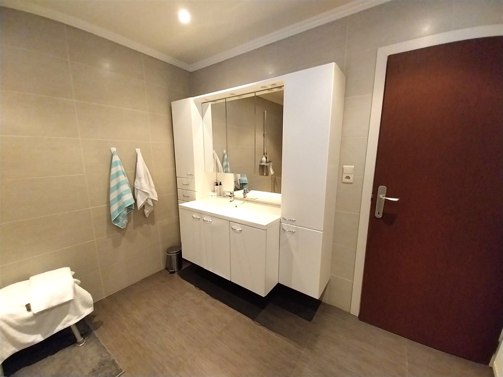 TE HUUR: Vrijstaande ruime woning met 3 slaapkamers en ruime loods! foto 13