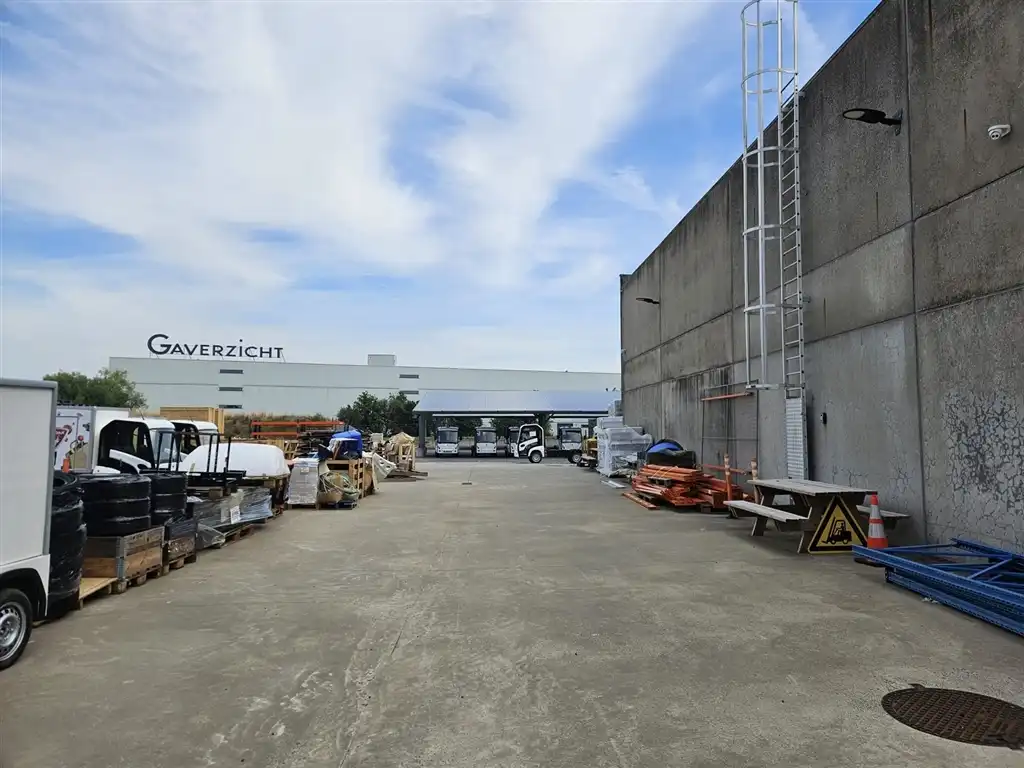 Semi-industrieel bedrijfsgebouw met buitenterrein en optionele all-in kantoren vlak aan de E17 te Deerlijk. foto 14