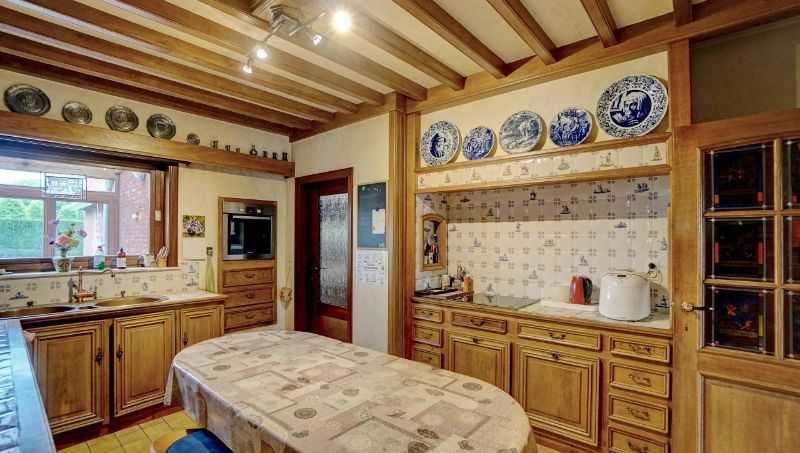 Klassieke villa van 305m² met ruime garage op 7 are 48 ca foto 7