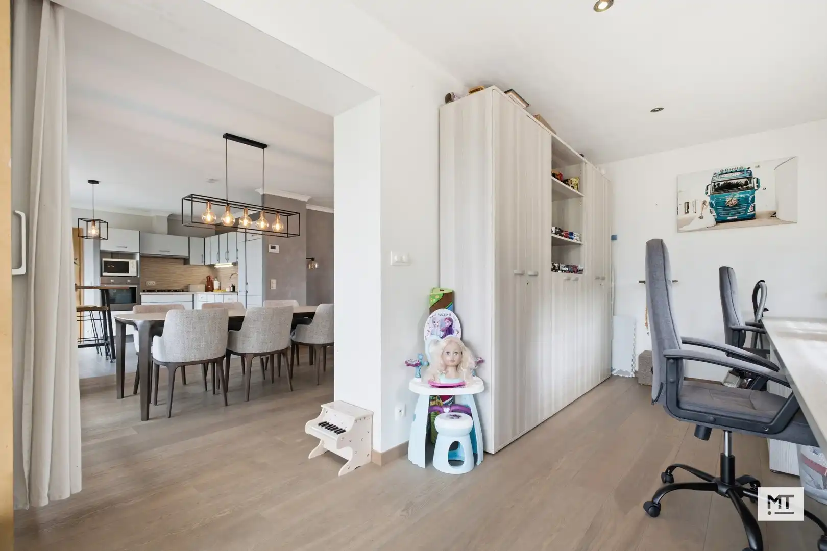 Instapklare halfopen woning met 3 slpk, tuin en garage in een rustige residentiële wijk te Houthulst foto 10