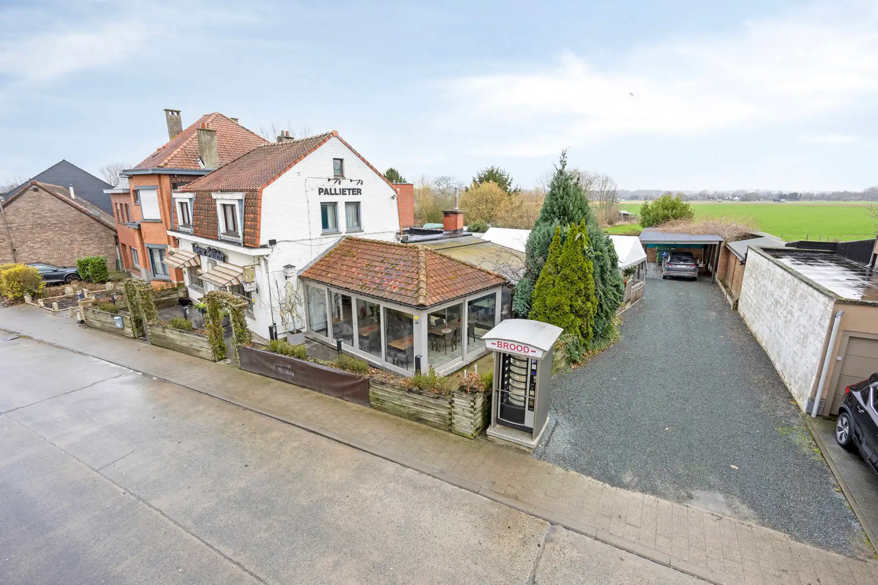 veelzijdig handelshuis met woonst en appartement foto 19