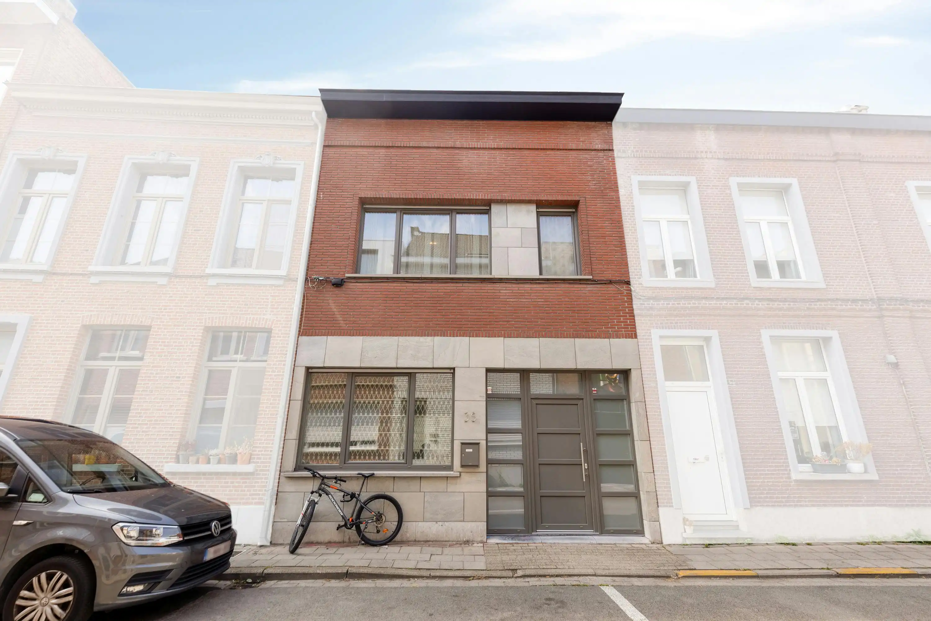 Instapklare woning met 3 ruime slaapkamers te koop in Boom foto 2