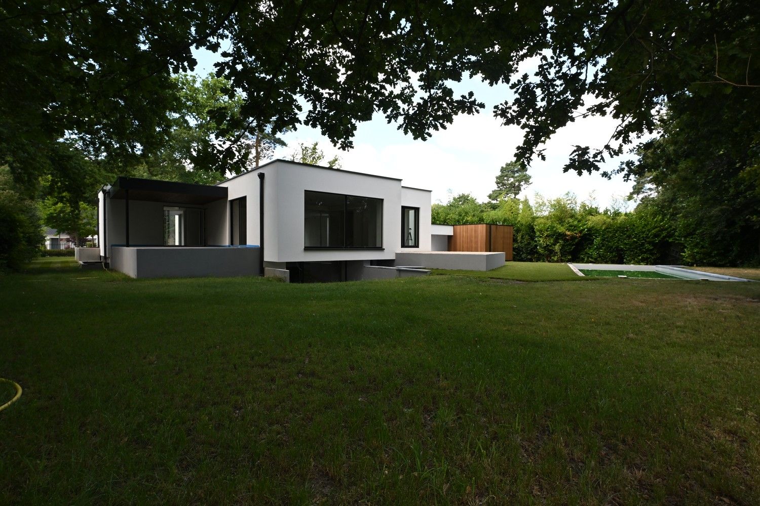 Exclusieve villa met zwembad en topafwerking op 16a50ca in Maasmechelen foto 25